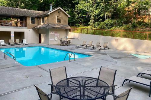 Mtn Escape Hot Tub, Game Room, Bbq And More!