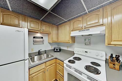 Apartamento River Place Condo - Mountain & River Views, Pool Condo