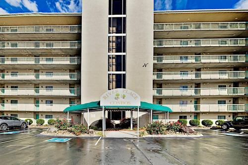 Apartamento River Place Condo - Mountain & River Views, Pool Condo
