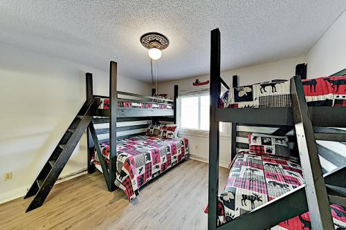 Apartamento River Place Condo - Mountain & River Views, Pool Condo