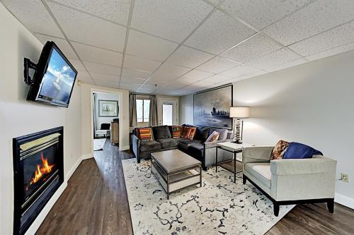 Apartamento Dual-suite Riverside Condo - Pool, Mountain Views Condo