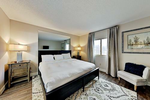Apartamento Dual-suite Riverside Condo - Pool, Mountain Views Condo