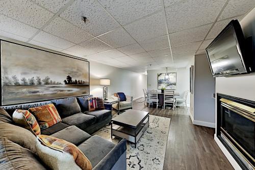 Apartamento Dual-suite Riverside Condo - Pool, Mountain Views Condo