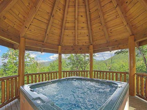 Luvin Logs Lodge