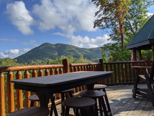 Luvin Logs Lodge