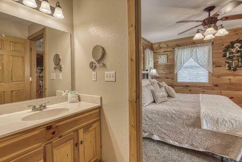 Smoky Mountain Dreamin Cabin