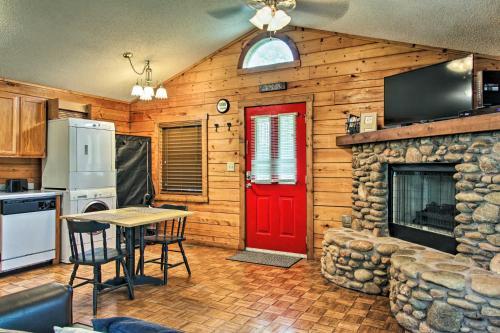 Riverfront Cabin With Fire Pit - 5 Mi To Pigeon Forge