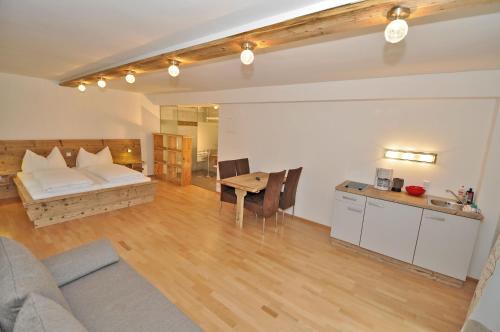Hostal Gasthof Pension Wei�es R�ssl