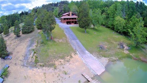 Free Xplorie Attractions Every Day! - Driftwood Log Cabin