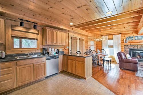 Log Cabin, 6 Mi To Great Smoky Mountains Parkway!