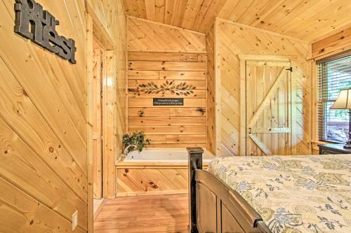 Quaint Sevierville Cabin With Hot Tub, Yard And 2 Decks