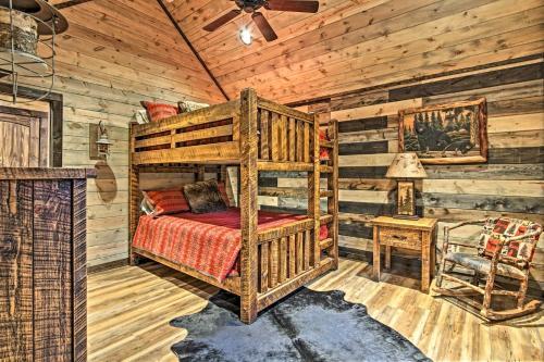 Lavish Residence With Indoor Pool Near Pigeon Forge!