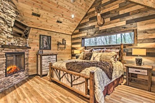 Lavish Residence With Indoor Pool Near Pigeon Forge!