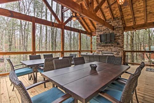 Lavish Residence With Indoor Pool Near Pigeon Forge!