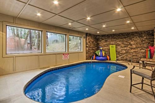 Lavish Residence With Indoor Pool Near Pigeon Forge!