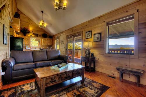 Grandpa Bear's View #233 By Aunt Bug's Cabin Rentals