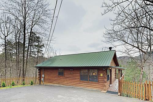New Listing! Mountain Hideaway With Hot Tub Cabin