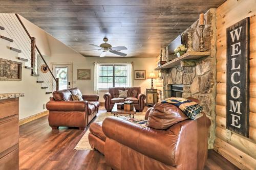Rustic-chic Cabin With Deck, Hot Tub, Mtn Views!