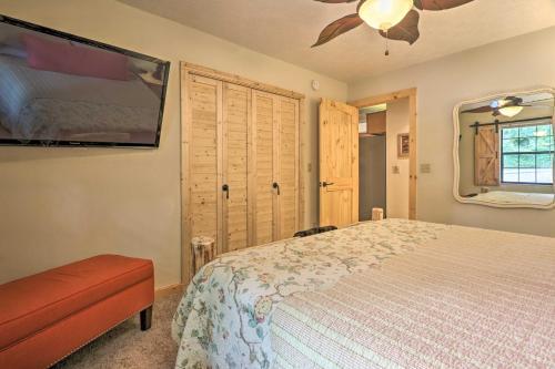 Rustic-chic Cabin With Deck, Hot Tub, Mtn Views!