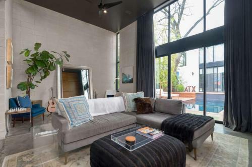 Contemporary Home In Downtown Austin