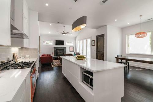 East Elizabeth St Main Home