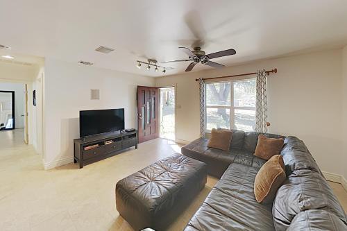 New Listing! Soco Charmer With Screened Porch, Yard Home