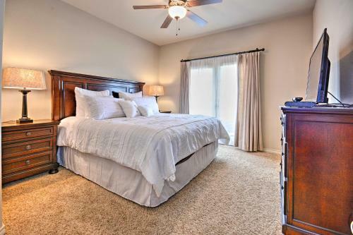 College Station Townhouse With Patio And Pool Access!