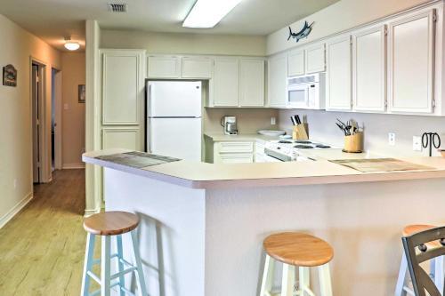 Apartamento Condo With Pool And Bay-view Balcony Walk To Beach!