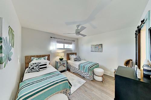 Apartamento Chic Canal-front Escape - Dock & Direct Bay Access Condo