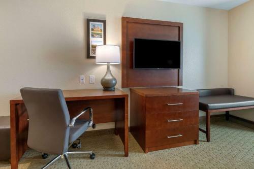 Hotel Comfort Inn & Suites