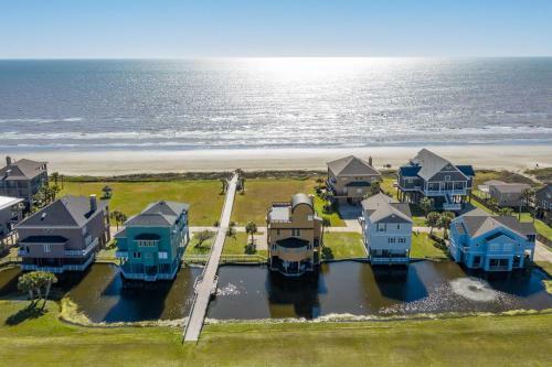 The Boardwalk At The Beach - Grand Oceanfront Beauty!