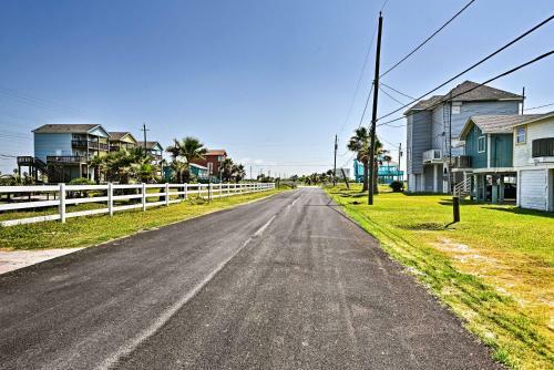 Galveston Beach House With Private Deck And Gulf Views