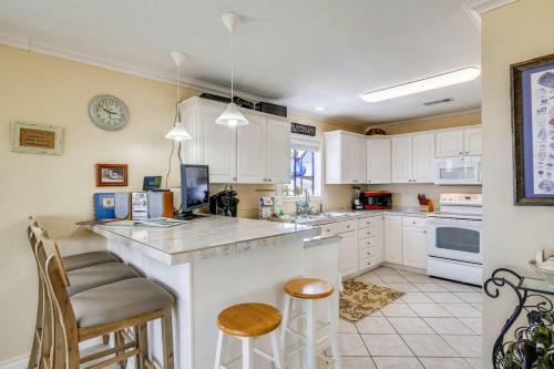 Barefoot Pelican By Ryson Vacation Rentals