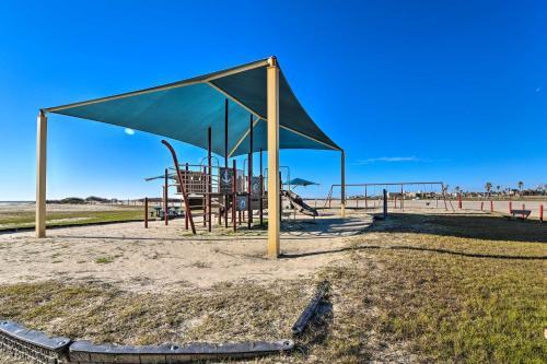 Historic Galveston Apartment - 1 Mi To Beach!