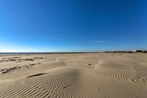 Historic Galveston Apartment - 1 Mi To Beach!