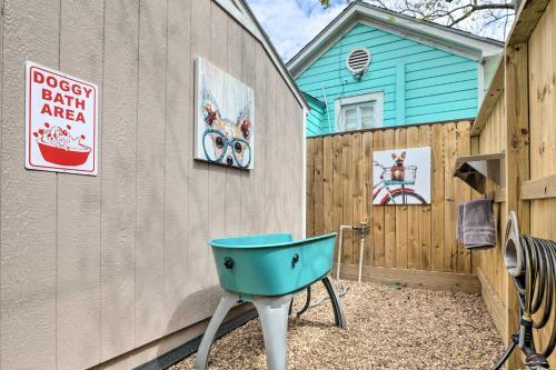 Dog-friendly Galveston Home - Walk To Beach!