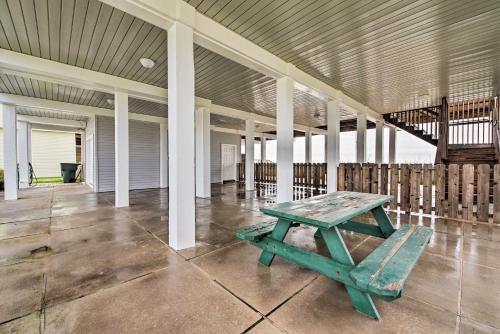 Beautiful Beachfront Galveston Home With Deck!