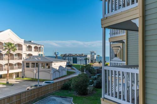 Available Mardi Gras , Updated Beachfront Condo