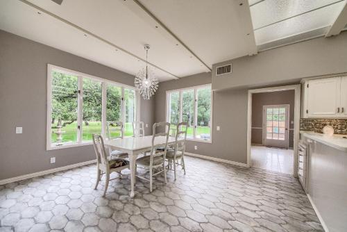 Hill Country Getaway Br 2230b Home