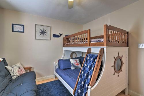Galveston Getaway With Decks Less Than 2 Miles To Beach