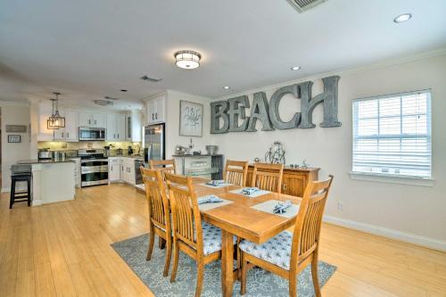 Galveston Getaway With Decks Less Than 2 Miles To Beach