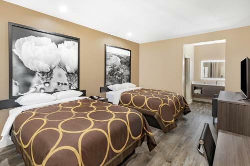 Hotel Super 8 By Wyndham Houston Nw Beltway 8