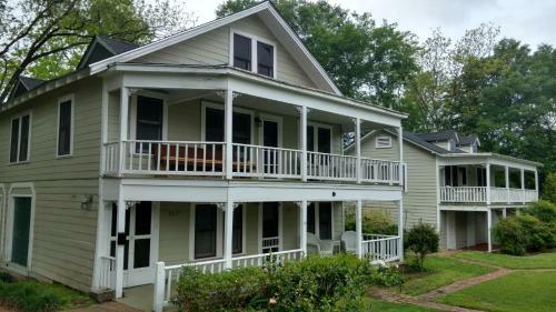 Historic 1920s Jefferson Cottage At Angell Manor!