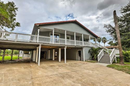 Home With Deck And Dock On San Jacinto River!