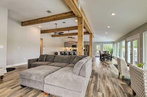 Home With Deck And Dock On San Jacinto River!
