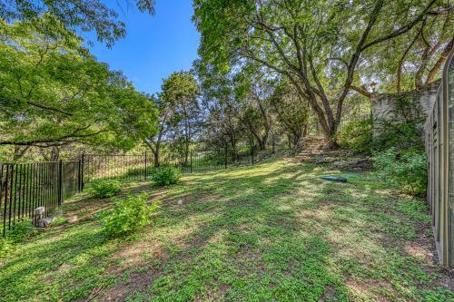 Peaceful Retreat On Quiet Cove On Lake Travis