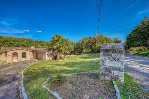 Peaceful Retreat On Quiet Cove On Lake Travis