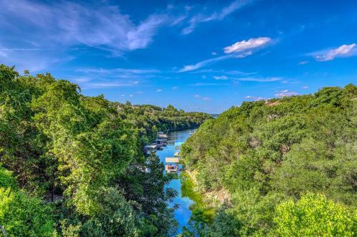 Peaceful Retreat On Quiet Cove On Lake Travis
