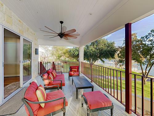 New Listing! Lakefront Beauty With Boat Launch Home