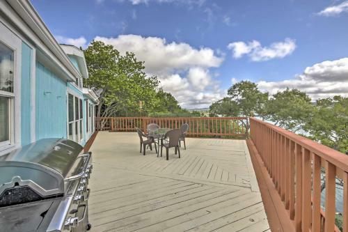 Waterfront Lakehills Home With Pvt Dock And Lake Views